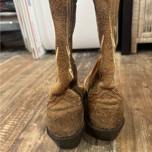 Justin Woman’s Brown Heeled Boots Cross Design Sz 9 - Picture 3 of 4